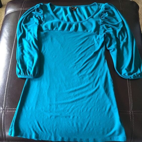 Guess top women’s size medium turquoise aqua long shirt good coverage modest - Picture 2 of 10